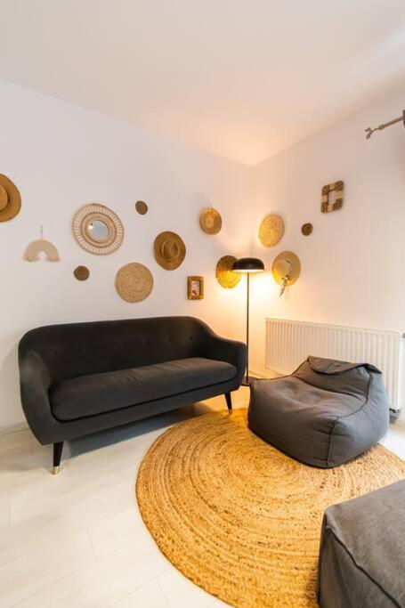 Apartment Arte - 2 Bedroom Near Coresi Mall With Free Parking