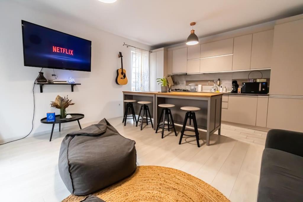 Arte - 2 Bedroom Near Coresi Mall With Free Parking