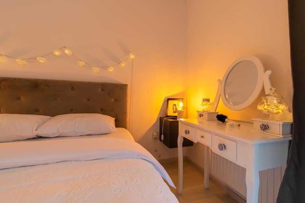 Apartment Arte - 2 Bedroom Near Coresi Mall With Free Parking