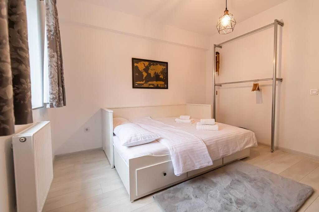 Arte - 2 Bedroom Near Coresi Mall With Free Parking