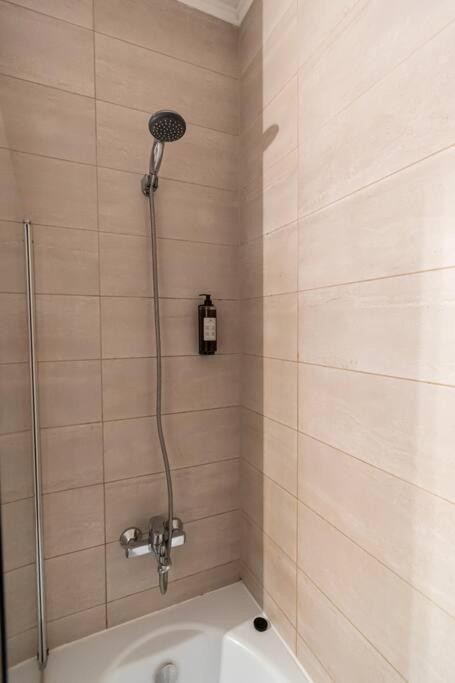 Apartment Arte - 2 Bedroom Near Coresi Mall With Free Parking Brasov